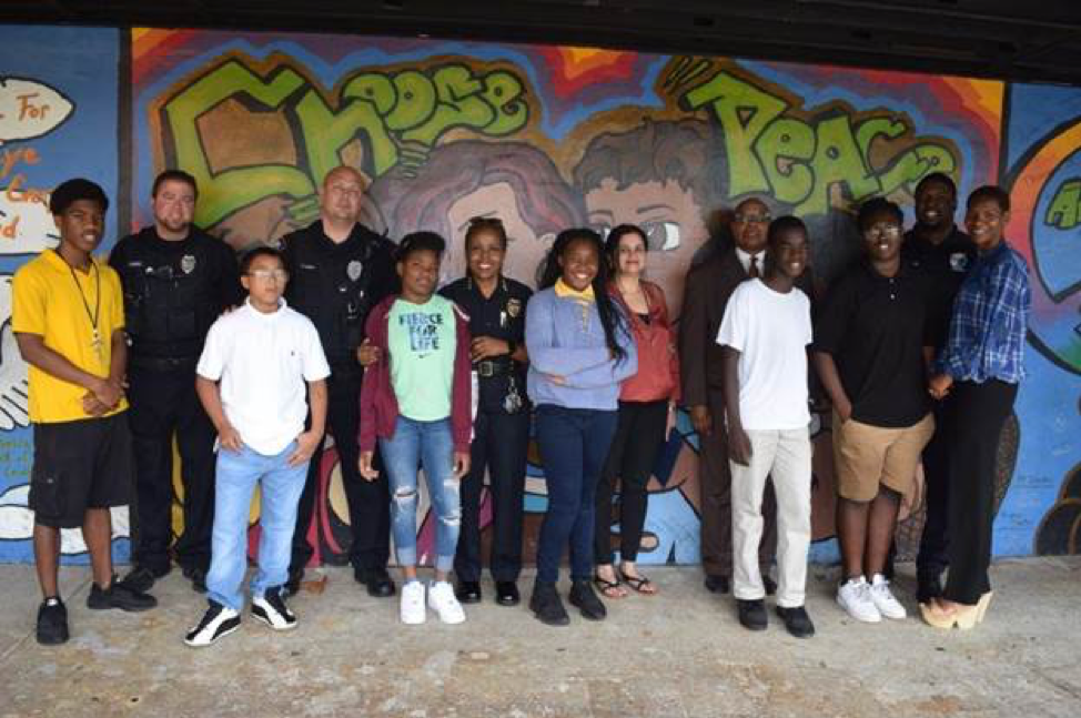 Group picture of Lauderhill PD Officers with mentees